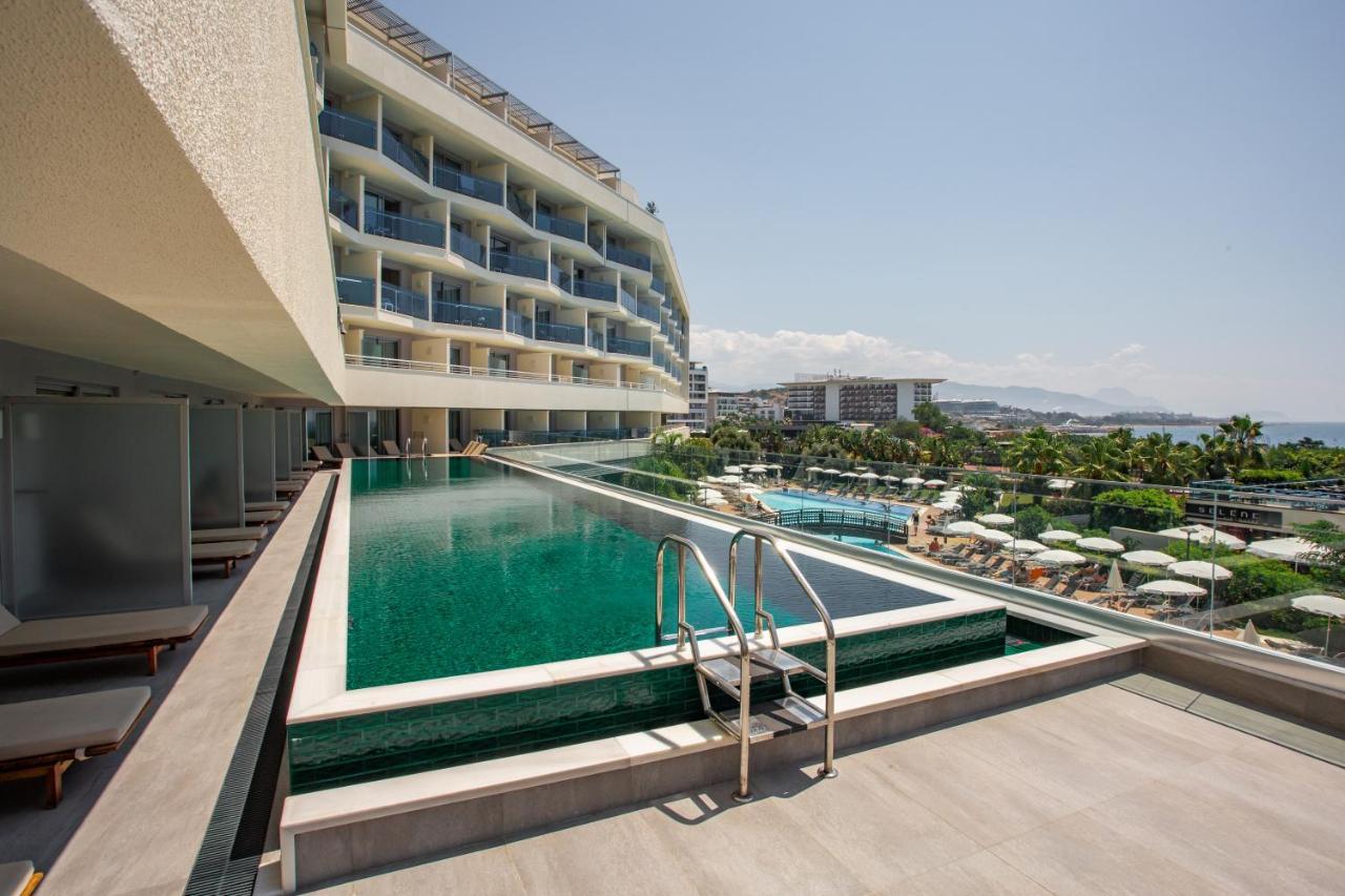 Deluxe Double Room with Pool Access